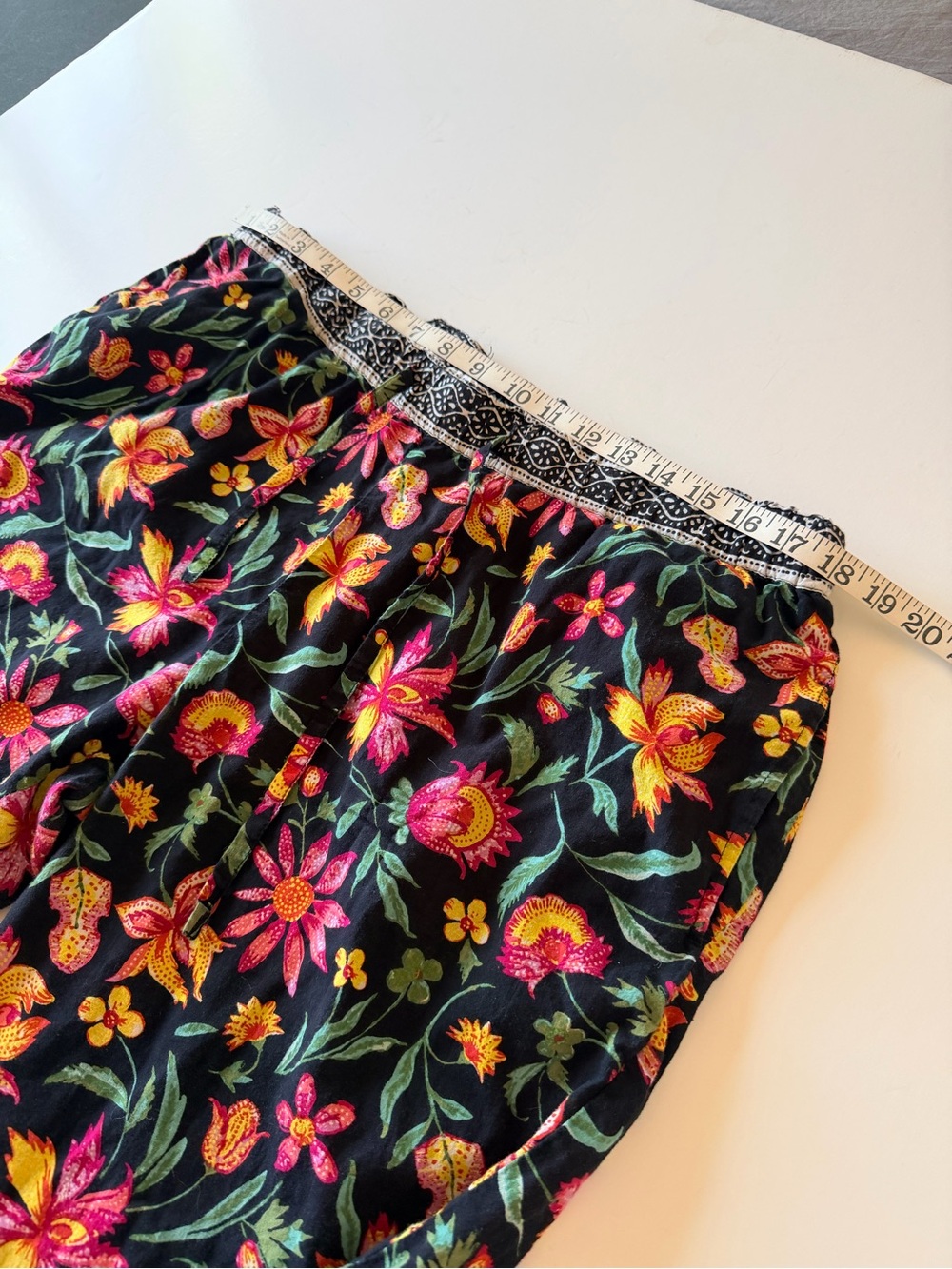 Sundance Leia cotton cropped pants, floral print, pull up draw string size L - Picture 3 of 14